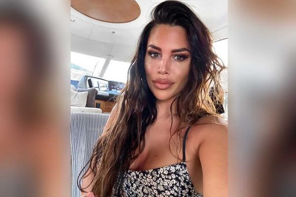 I ONA JE MAJKA! KAJA OSTOJIĆ UPOZORILA PRATIOCE NA POTENCIJALNOG MANIJAKA: Pevačica je maksimalno odgovorna!