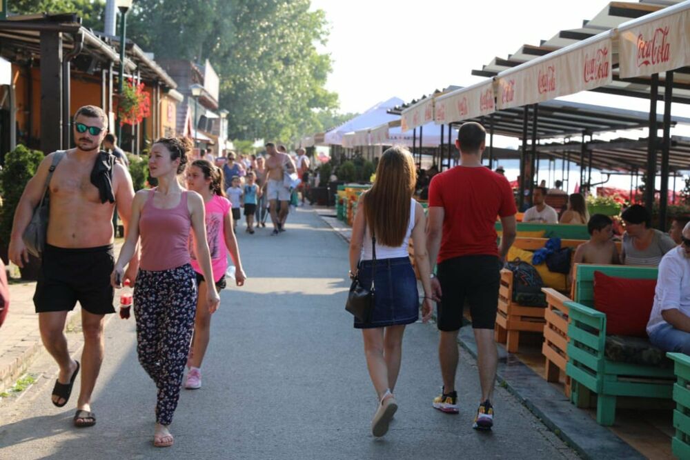 Ada Ciganlija, Kupači, Leto