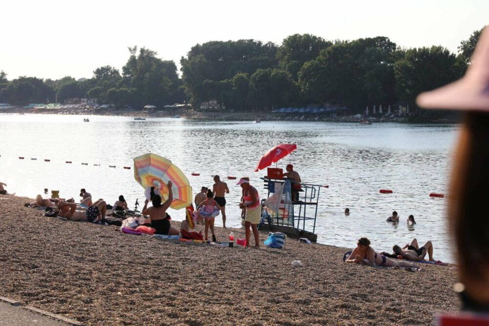 Ada Ciganlija, Kupači, Leto