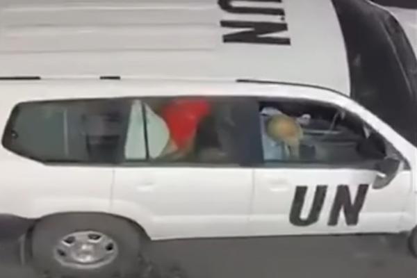 U KOLIMA UN SNIMLJENE ORGIJE: Drpaju se i hvataju, službenik je skida, a čuju se i uzdasi (VIDEO)