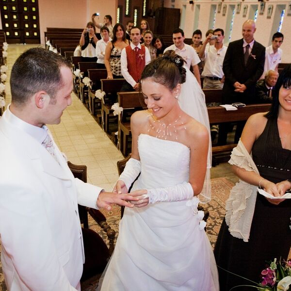 MLADA NA NAJBIZARNIJI NAČIN RAZBESNELA FAMILIJU: Ograničila ih za JEDNU STVAR, preko ovoga Srbi nikad NE BI PREŠLI