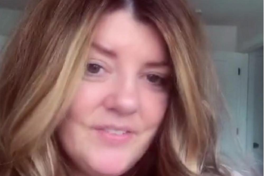 DEVOJKE, ZABORAVITE NA MASNU KOSU! Ana pere kosu SAMO JEDNOM NEDELJNO i ima savršeno blistavu i čistu frizuru!