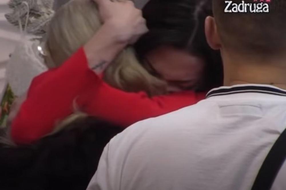 ZADRUGARKA VIDELA SVOJU POKOJNU BAKU! Briznula u neobuzdani plač nakon ovog snimka (VIDEO)