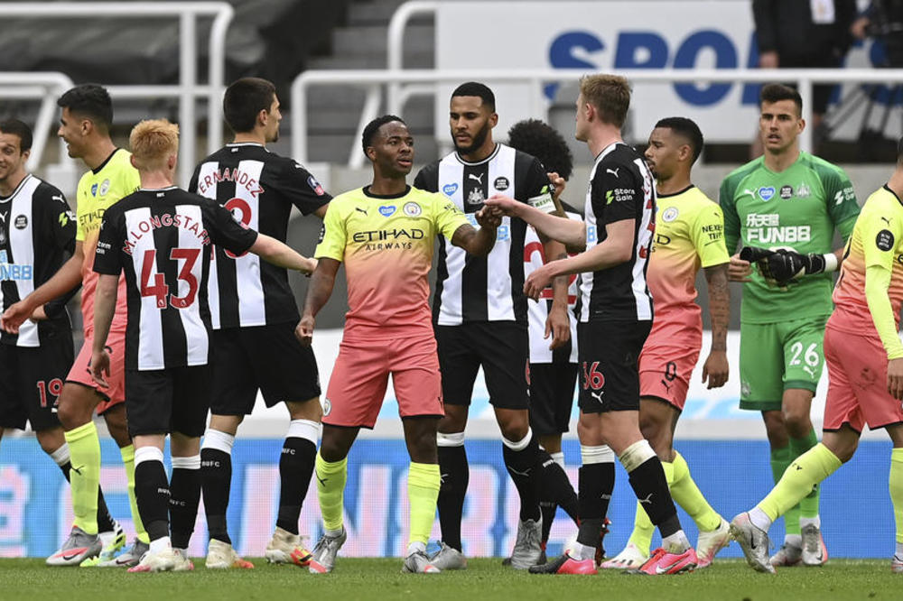 Sumnjiv penal i Sterling ostavili Siti u igri za drugi trofej u sezoni!