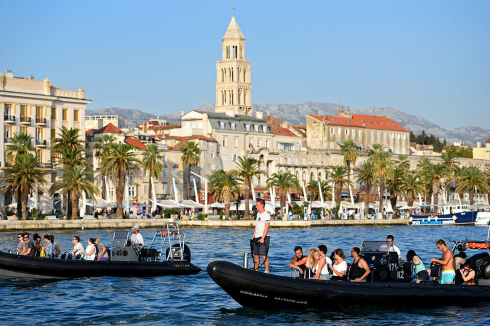 Družina na Hvaru za dopust plačala 1500 evrov, doživela pa šok: Prenočišče polno ščurkov in nečistoče