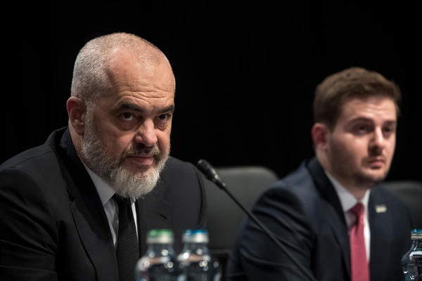 PREKO 400 AVGANISTANACA STIGLO JE U ALBANIJU: Edi Rama očekuje da će i još PRISTIZATI