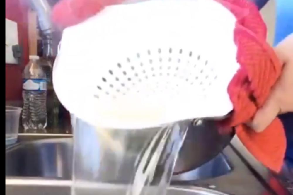 CEO ŽIVOT STE POGREŠNO CEDILI ŠPAGETE! Pogledajte kako ustvari treba da stoji đevđir! PROSTO JE KAO PASULJ