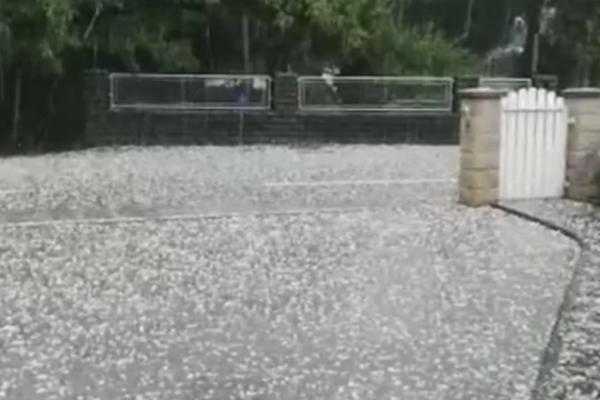 NEVREME DIVLJA PO HRVATSKOJ! Padao grad veličine oraha, VETAR RUŠIO STABLA, METEROLOZI SE HITNO OGLASILI