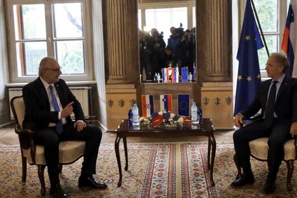 MINISTAR UNUTRAŠNJIH POSLOVA PODNEO OSTAVKU! Optužio vrh države za ušešće u aferama!