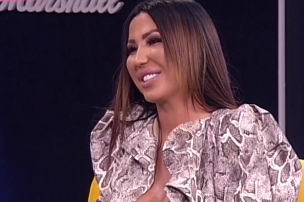 SIGURNO STE SE PITALI ODKUD STARLETIN NADIMAK AJFON, A ONA UŽIVO U PROGRAMU ŠOKIRALA! Svi su mislili nešto drugo!