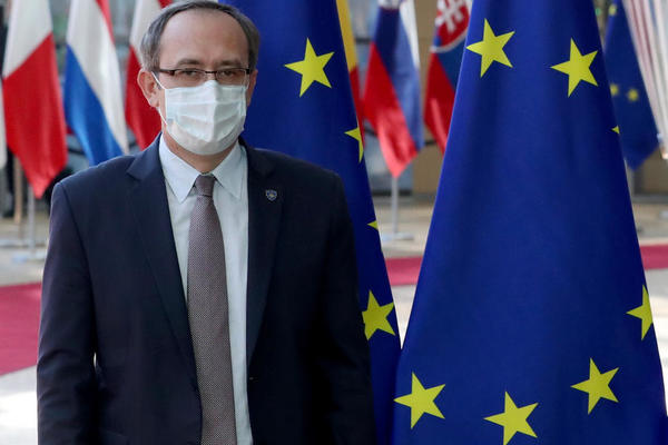 Fajzer demantuje Hotija: Nismo potpisali sporazum o vakcinama!