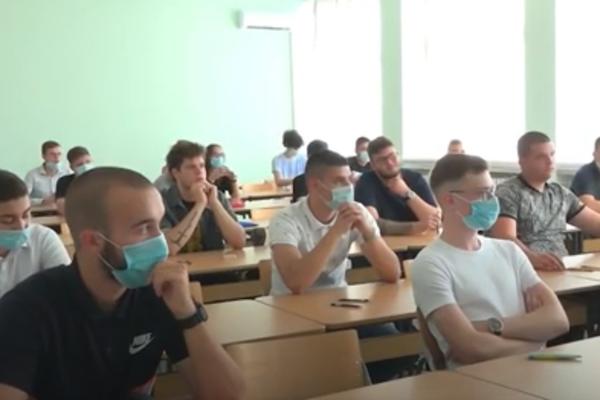 "SVI ZA JEDNOG I JEDAN ZA SVE": Student postao HIT jer se žalio na težinu fakulteta, zamolio MAMU da uradi 1 stvar!