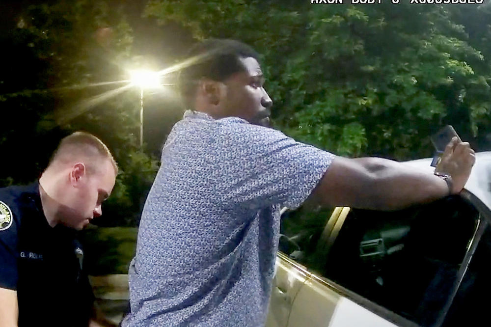 POLICAJAC KOJI JE UBIO AFROAMERIKANCA PUŠTEN IZ ZATVORA: Da li je ovo skandalozna odluka pravosuđa?