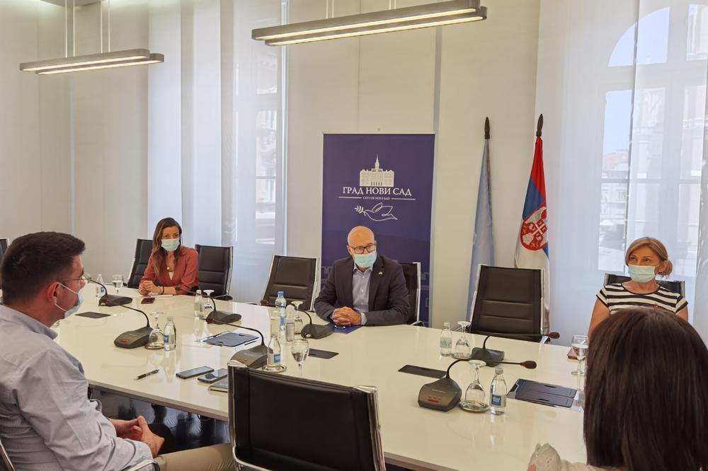 VUČEVIĆ: Treba da sačuvamo zdravlje ljudi i ekonomiju grada, i zato propisi moraju da se poštuju