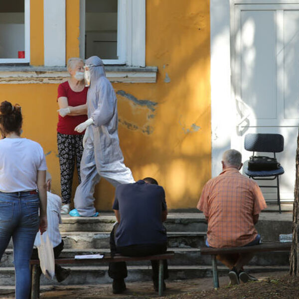 NOVI KORONA PRESEK! U Srbiji umrla 51 osoba, na respiratorima 349, ZARAŽENO MANJE OD 5.000 LJUDI