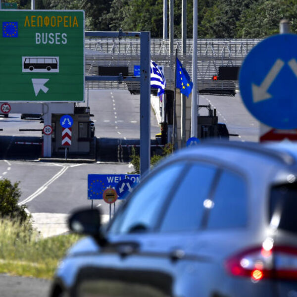 NA EVZONIJU SE KUVAJU U AUTIMA SKORO DVA SATA: Ogromne GUŽVE na ulasku u Grčku iz Severne Makedonije1