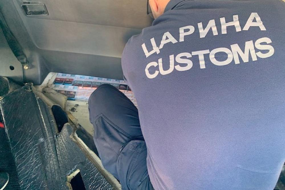 ZAUSTAVILI SU AUTO NA KELEBIJI JER JE PAS NERON NEŠTO NANJUŠIO: U bunkeru u šupljini poda krila se VRLO VREDNA ROBA