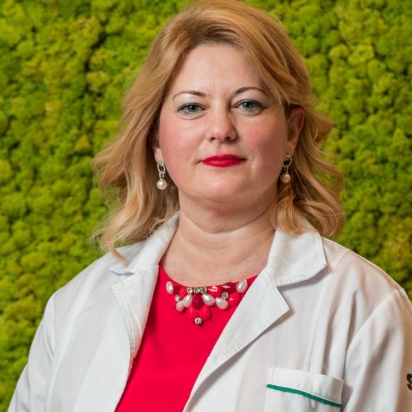 ROĐENA U INTELEKTUALNOJ PORODICI: Ovo je DR MILENA zbog koje je ZGROŽENA SRBIJA: Rasizam će SKUPO da je košta