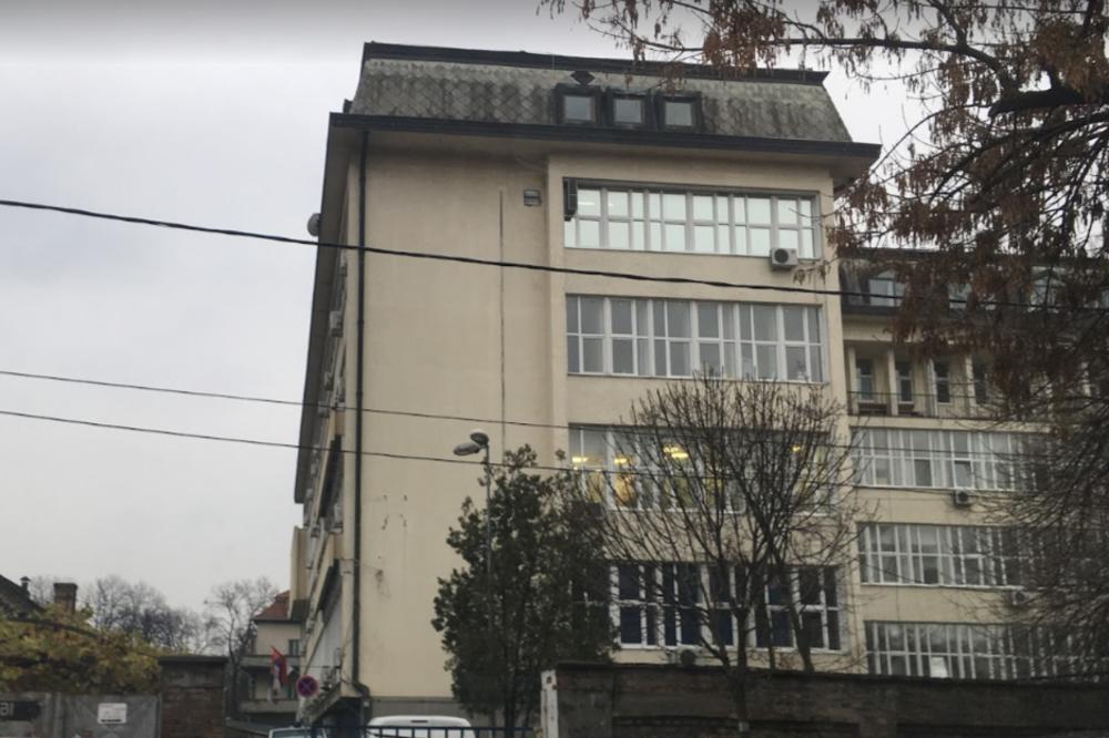 SVE JE VIŠE ZARAŽENIH LEKARA I SESTARA U ZEMUNSKOJ BOLNICI: Najmlađi pacijent ima 27 godina!