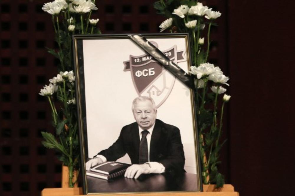 SRBIJA SE POKLONILA NAJBOLJEM ROMANTIČARU: Održana komemoracija Iliji Petkoviću! (VIDEO)