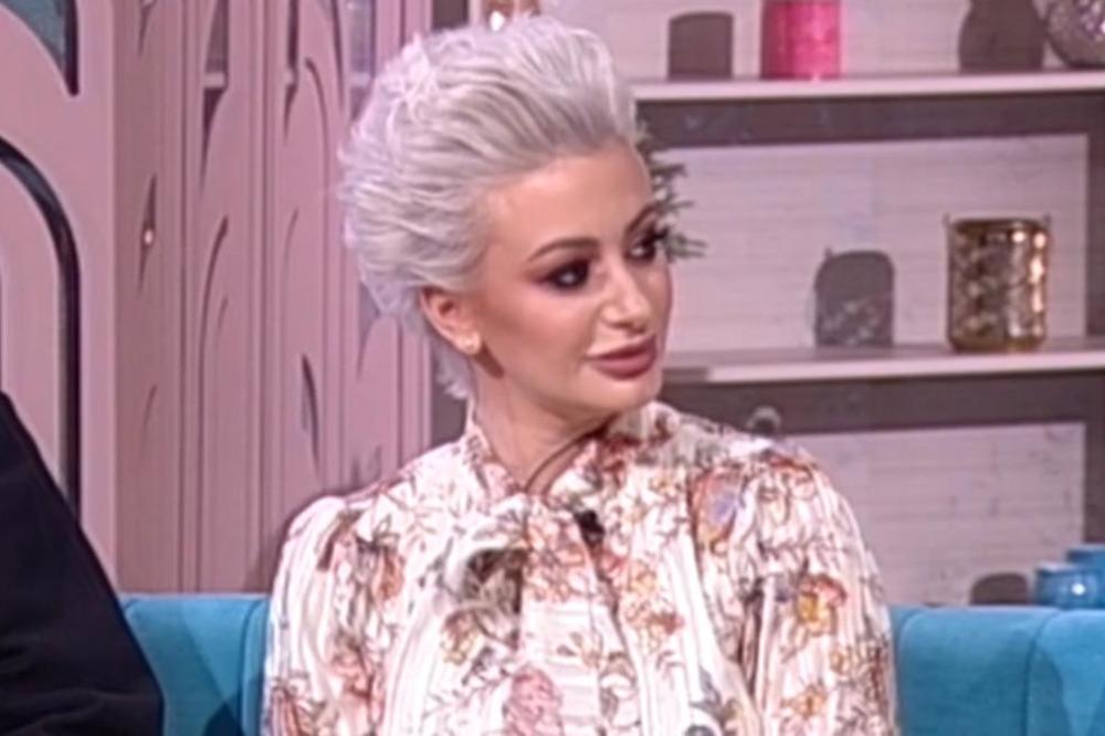 NAKON ŠTO JE SAVLADALA KORONU, JOŠ JEDNA VODITELJKA OTIŠLA! Zbrisala, a evo šta je razlog