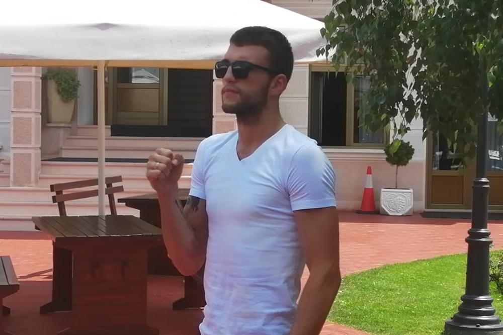 VELJKO POSLE DUGOG ĆUTANJA OTKRIO ZAŠTO JE PRESTAO DA TRENIRA FUDBAL! Ovo je bilo baš BRUTALNO ISKRENO