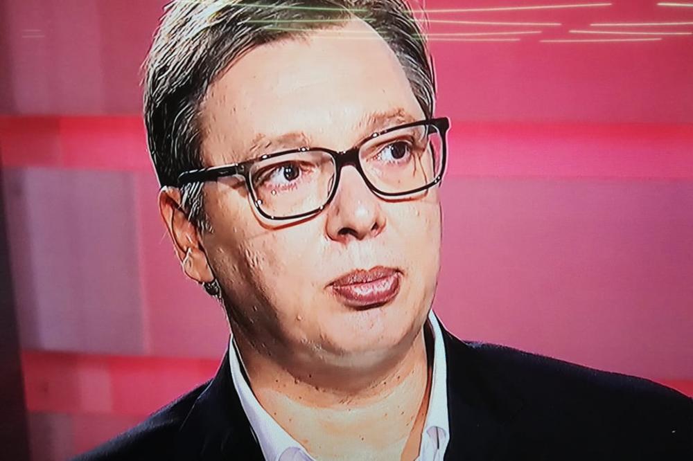 PRVI PUT JE JAVNO: Vučić pokazao opremu iz bolnice u Novom Pazaru! (FOTO)