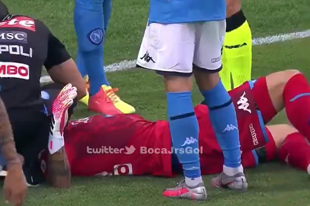GOLMANU NAPOLIJA SE SLIVALA KRV NIZ LICE: Jeziv sudar na meču Serije A, odmah je prebačen u bolnicu!