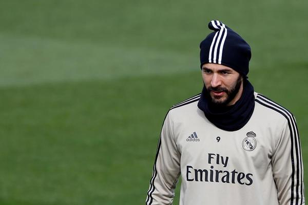 BENZEMA 'RAZBIJA' I NA TRENINGU: Sam sebi asistirao za gol 'škorpionom', ponizio saigrača! (VIDEO)