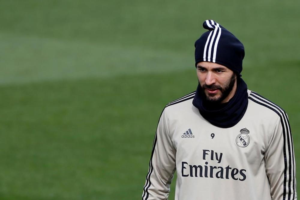 BENZEMA 'RAZBIJA' I NA TRENINGU: Sam sebi asistirao za gol 'škorpionom', ponizio saigrača! (VIDEO)