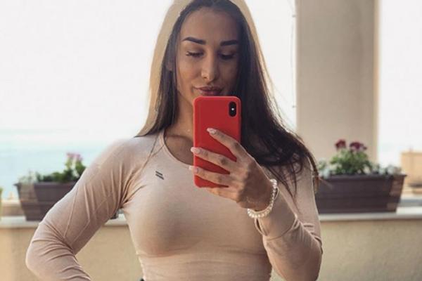 OVA LEPOTICA U ČUČNJU DIŽE 120 KG! Kad vidite njene GOLIŠAVE fotke... (FOTO)