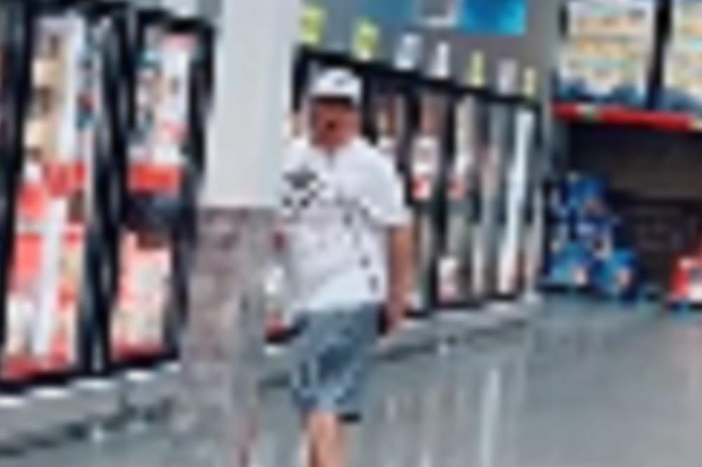 PRIŠAO JE RAZGLASU U SUPERMARKETU i onda uradio nešto od čega se MILIONIMA LJUDI ZGADIO ŽIVOT! (VIDEO)