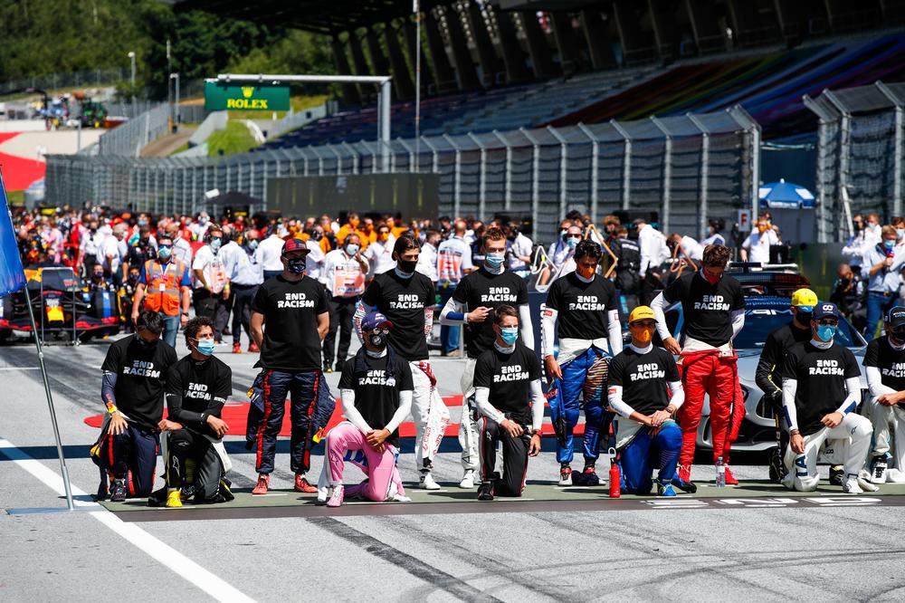 VELIKI SKANDAL U AUSTRIJI: Zvezde Formule 1 pljunule po borbi protiv rasizma! Hamilton i ekipa kleknuli, a oni...