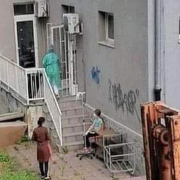 SVI SU BRUJALI O DEVOJČICI IZ NOVOG PAZARA KOJA JE SEDELA ISPRED BOLNICE: Isplivala je prava istina i šokira!