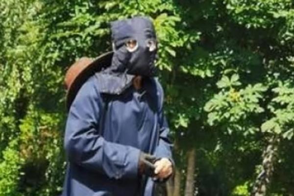 HRVATI U ŠOKU: Misteriozni maskirani čovek harao na biralištu u Zagrebu, ovo još nije viđeno! (FOTO)