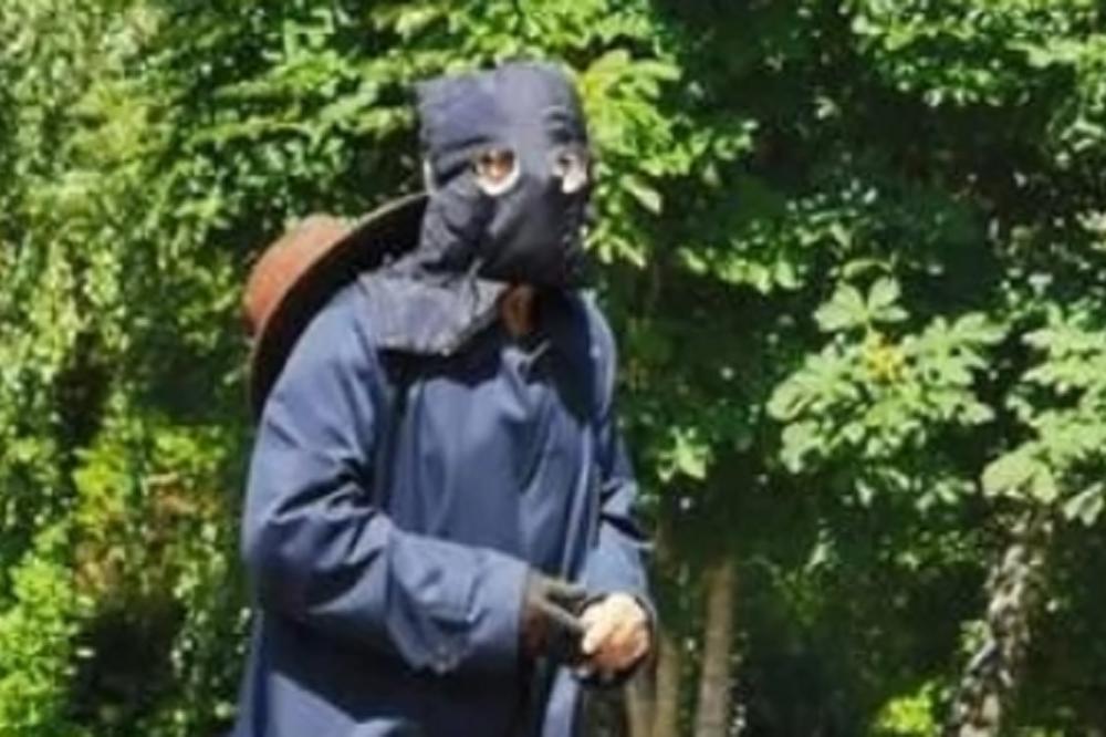 HRVATI U ŠOKU: Misteriozni maskirani čovek harao na biralištu u Zagrebu, ovo još nije viđeno! (FOTO)