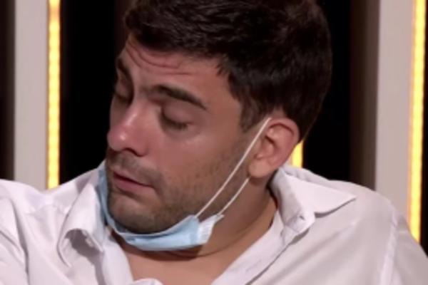 SRPSKI GLUMAC MESECIMA NIJE VIDEO SVOJE RODITELJE, a onda u emsiji uživo ŠOK! Suze su same tekle