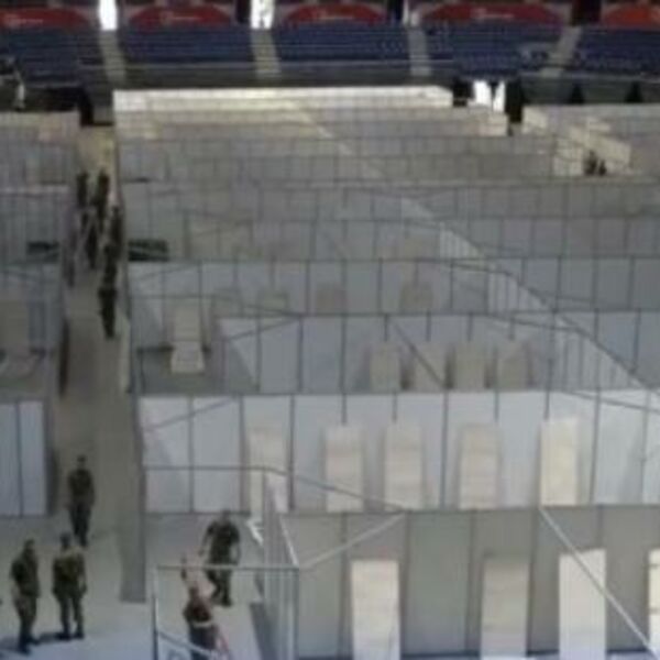 STIGLI SU PRVI PACIJENTI U ARENU: U privremenu bolnicu smešteno 17 osoba!