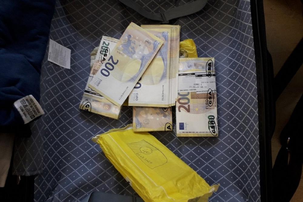 NEĆETE VEROVATI ŠTA JE POKUŠALA OVA ČETVOROČLANA PORODICA! Carinici su ostali zabezeknuti prizorom