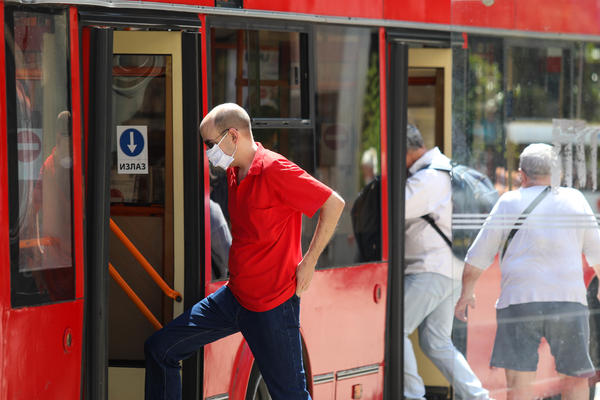 NAGLI SKOK KORONA BROJKI: Skoro 800 novozaraženih, preminula 4 pacijenta