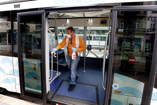 U FRANCUSKOJ PONOVO NAGLI RAST ZARAŽENIH: Evo šta ove BROJKE zapravo OTKRIVAJU!