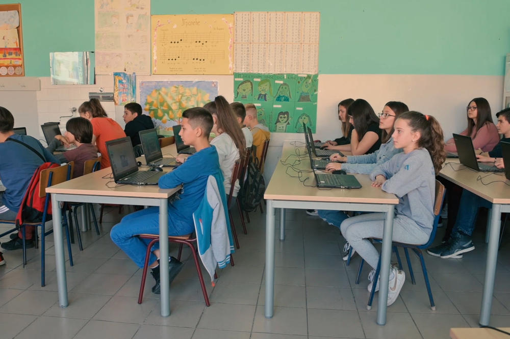 Još 20 računarskih kabineta za osnovce širom Srbije