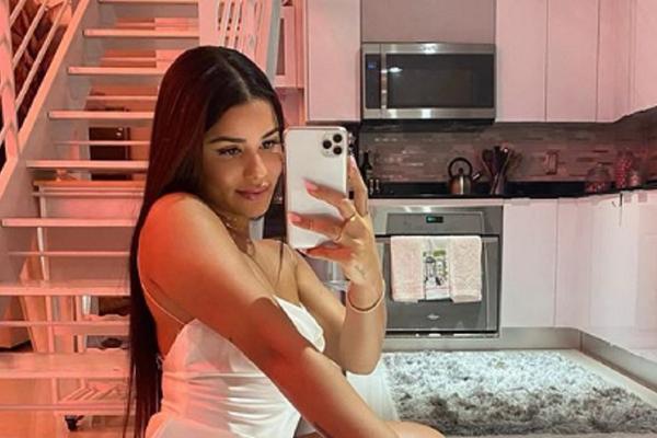 GURNULA MU JEZIK DO GRKLJANA I SEVNULA JOJ GOLA ZADNJICA: Poznati košarkaš upecan u zanosu sa obnaženom bombetinom!