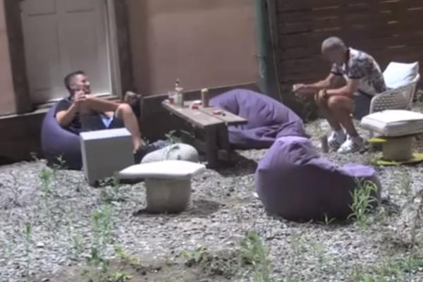 A KOD ĐOGANIJA ŠTA DRUGO NEGO LAPSUS! Umrećete od smeha kada vidite šta je Gagi sada izvalio (HIT VIDEO)