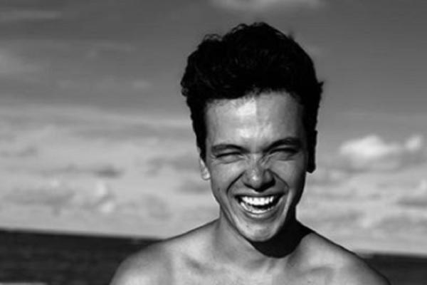 POČIVAJ U MIRU! Preminuo poznati glumac (24), prijatelji i rodbina nisu mogli da dođu sebi od šoka