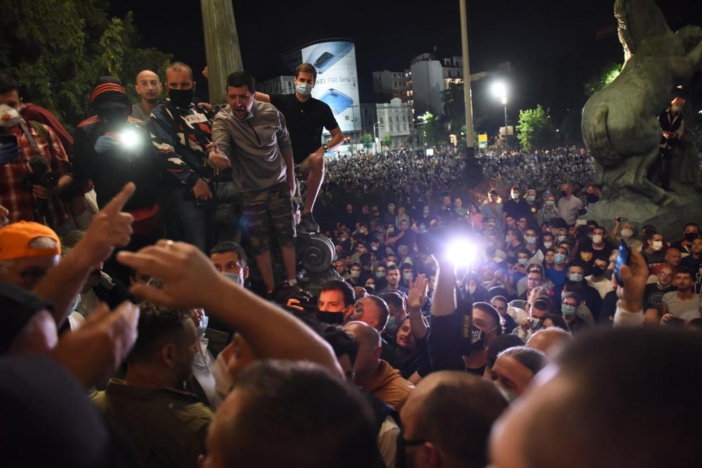 UREDNICI NINA OBJASNILI PROTESTE OVAKO: To su desničari, oni su okosnica ovoga!