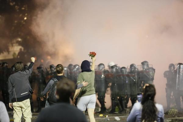 OGLASILA SE I EVROPSKA KOMISIJA: Pravo na mirne proteste, ali i na garantovani javni red