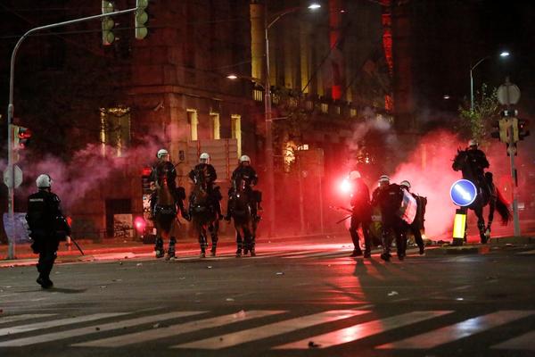 EPILOG NEREDA U BEOGRADU: Povređeno 13 policajaca i sedam civila