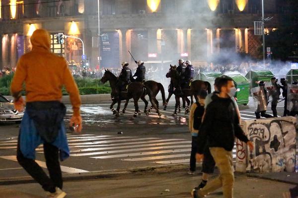 OVAKO SU MEDIJI NA BALKANU PISALI O DEMONSTRACIJAMA U BEOGRADU: Posebno je zanimljivo šta pišu CRNOGORCI!