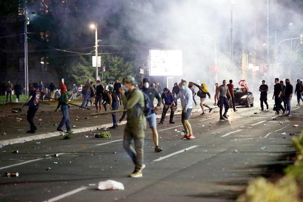 POLICIJSKI SINDIKAT SRBIJE O NAPADIMA: Sukob izazvale ekstremističke i navijačke grupe, zahtevamo hapšenja!